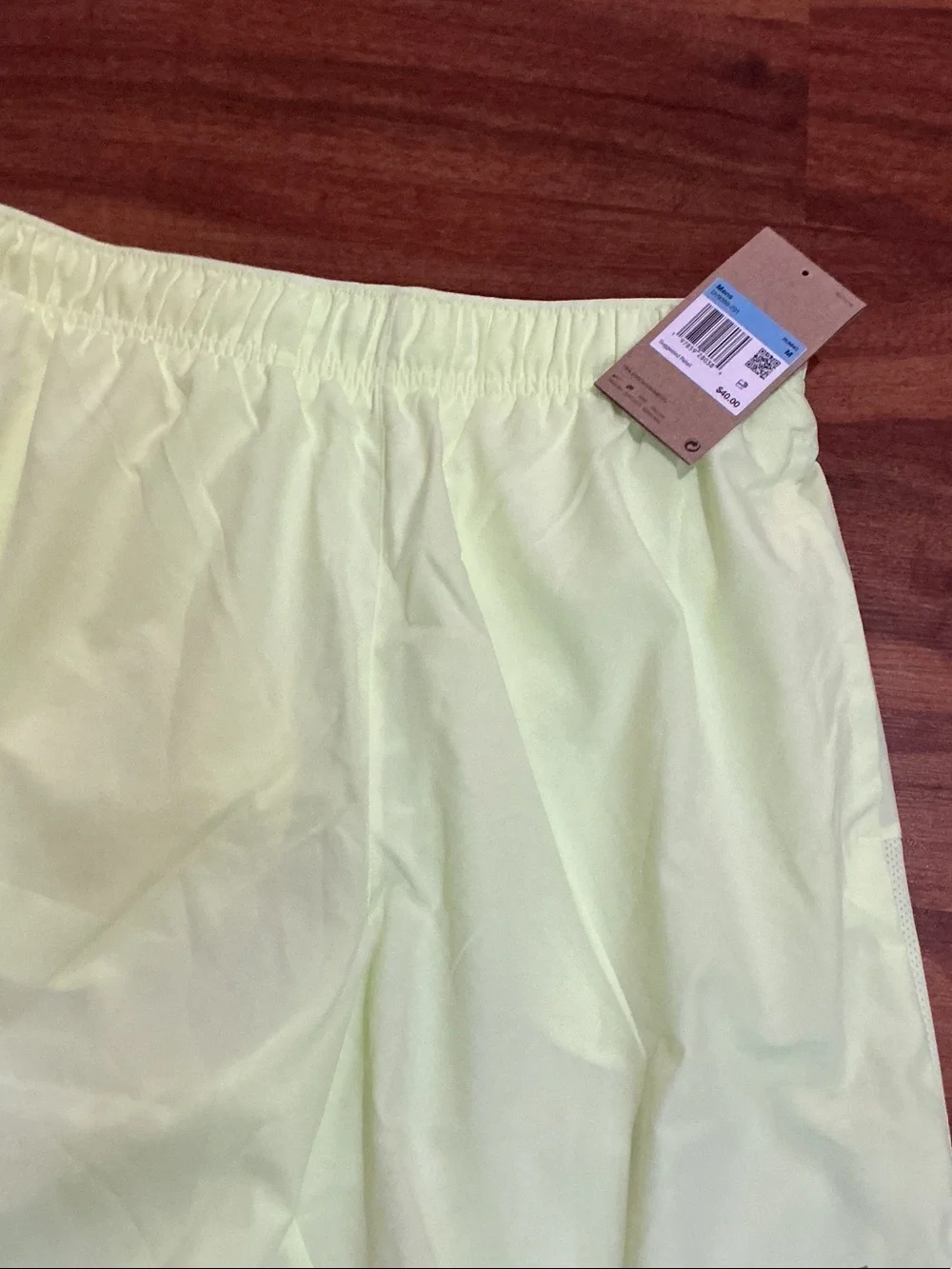 Nike men’s Pale Yellow Running Shorts with Reflective Swoosh nwt logo pockets